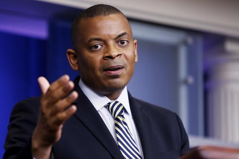 U.S. Transportation Secretary Anthony Foxx addresses reporters during the daily press briefing at the White House in Washington May 12, 2014 U.S. Transportation Secretary Anthony Foxx addresses reporters during the daily press briefing at the White House in Washington May 12, 2014