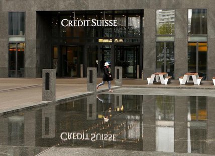 A woman walks past an office building of Swiss bank Credit Suisse in Zurich May 9, 2014. REUTERS/Arnd Wiegmann A woman walks past an office building of Swiss bank Credit Suisse in Zurich May 9, 2014. REUTERS/Arnd Wiegmann