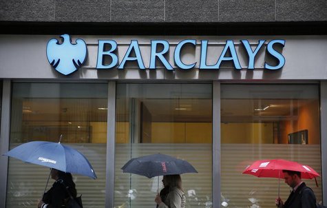 Pedestrians shelter under umbrellas as they walk past a Barclays branch in central London May 8, 2014. REUTERS/Stefan Wermuth Pedestrians shelter under umbrellas as they walk past a Barclays branch in central London May 8, 2014. REUTERS/Stefan Wermuth