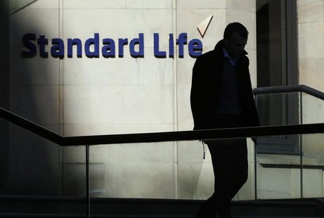 A worker leaves the Standard Life House in Edinburgh, Scotland February 27, 2014. REUTERS/Russell Cheyne A worker leaves the Standard Life House in Edinburgh, Scotland February 27, 2014. REUTERS/Russell Cheyne