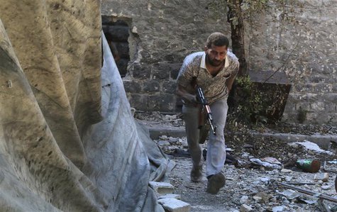 A Free Syrian Army fighter runs to avoid snipers in Aleppo May 13, 2014. REUTERS/Mahmoud Hebbo A Free Syrian Army fighter runs to avoid snipers in Aleppo May 13, 2014. REUTERS/Mahmoud Hebbo
