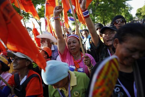 Anti-government protesters react as their leader arrives at Thailand's parliament building during the senate session in Bangkok May 12, 2014 Anti-government protesters react as their leader arrives at Thailand's parliament building during the senate session in Bangkok May 12, 2014