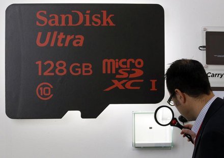 A visitor looks at a SanDisk microSD card at the Mobile World Congress in Barcelona February 25, 2014. REUTERS/Gustau Nacarino A visitor looks at a SanDisk microSD card at the Mobile World Congress in Barcelona February 25, 2014. REUTERS/Gustau Nacarino