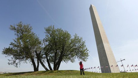 A woman stops to photograph the re-opened Washington Monument in Washington May 12, 2014. REUTERS/Kevin Lamarque A woman stops to photograph the re-opened Washington Monument in Washington May 12, 2014. REUTERS/Kevin Lamarque