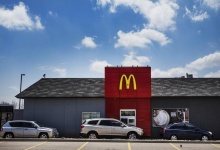 Cars line up at the drive through lane at at a McDonalds Restaurant. REUTERS/Mark Blinch Cars line up at the drive through lane at at a McDonalds Restaurant. REUTERS/Mark Blinch