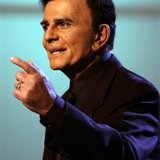 U.S. television and radio personality Casey Kasem appears on the "American Top 40 Live" show in Los Angeles April 24, 2005. REUTERS/Lee Cela U.S. television and radio personality Casey Kasem appears on the "American Top 40 Live" show in Los Angeles April 24, 2005. REUTERS/Lee Cela