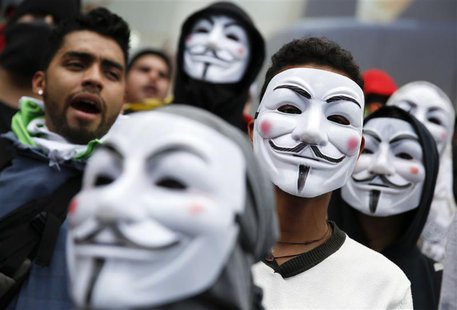Anti-government protesters take part in a protest against Venezuelan President Nicolas Maduro's government in Caracas May 14, 2014. REUTERS/ Anti-government protesters take part in a protest against Venezuelan President Nicolas Maduro's government in Caracas May 14, 2014. REUTERS/