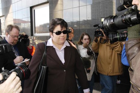 Leslie Caldwell (C), head of the Justice Department's Enron Task Force, arrives at the Federal Courthouse in Houston, January 9, 2004. REUTE Leslie Caldwell (C), head of the Justice Department's Enron Task Force, arrives at the Federal Courthouse in Houston, January 9, 2004. REUTE
