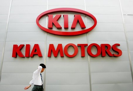 A South Korean man walks past the logo of Kia Motors at its headquarters in Seoul August 29, 2005. A South Korean man walks past the logo of Kia Motors at its headquarters in Seoul August 29, 2005.