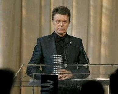 Singer David Bowie receives the Webby Lifetime Achievement award during the 11th annual Webby Awards honoring online content in New York June 5, 2007. REUTERS/Lucas Jackson Singer David Bowie receives the Webby Lifetime Achievement award during the 11th annual Webby Awards honoring online content in New York June 5, 2007. REUTERS/Lucas Jackson