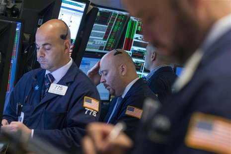 Traders work on the floor of the New York Stock Exchange May 16, 2014. REUTERS/Brendan McDermid Traders work on the floor of the New York Stock Exchange May 16, 2014. REUTERS/Brendan McDermid