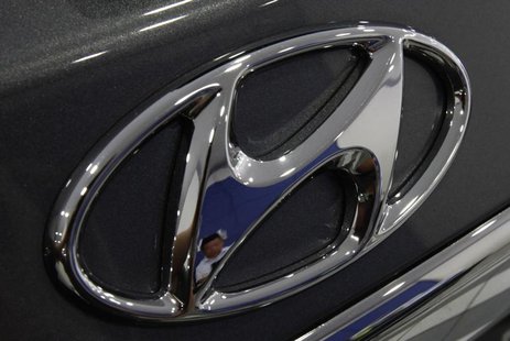 The logo of Hyundai Motor is seen on a car displayed at a Hyundai dealership in Seoul July 26, 2012. REUTERS/Kim Hong-Ji The logo of Hyundai Motor is seen on a car displayed at a Hyundai dealership in Seoul July 26, 2012. REUTERS/Kim Hong-Ji