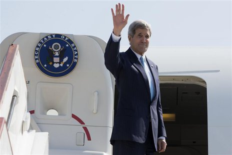 U.S. Secretary of State John Kerry leaves Stansted Airport to return to the United States from London on May 16, 2014. REUTERS/Jacquelyn Mar U.S. Secretary of State John Kerry leaves Stansted Airport to return to the United States from London on May 16, 2014. REUTERS/Jacquelyn Mar