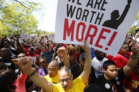 Demonstrators chant in the driveway during a protest at the McDonald's headquarters in Oak Brook, Illinois, May 21, 2014. REUTERS/Jim Young Demonstrators chant in the driveway during a protest at the McDonald's headquarters in Oak Brook, Illinois, May 21, 2014. REUTERS/Jim Young