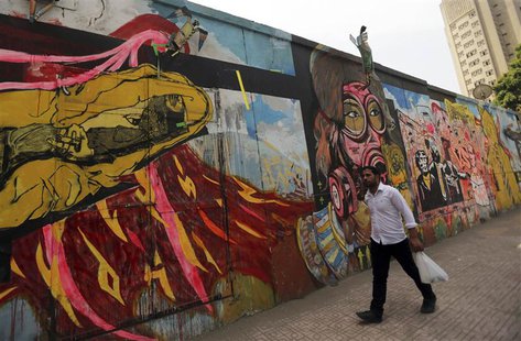 A man walks past a graffiti in Cairo May 21, 2014. REUTERS/Amr Abdallah Dalsh A man walks past a graffiti in Cairo May 21, 2014. REUTERS/Amr Abdallah Dalsh