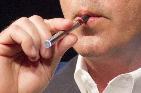 Danny Herko, senior vice president of Research and Development of R.J. Reynolds Tobacco Company, demonstrates the use of a VUSE Digital Vapo Danny Herko, senior vice president of Research and Development of R.J. Reynolds Tobacco Company, demonstrates the use of a VUSE Digital Vapo