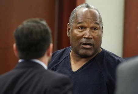 O.J. Simpson stands at the end of an evidentiary hearing in Clark County District Court in Las Vegas, Nevada May 17, 2013. REUTERS/Steve Mar O.J. Simpson stands at the end of an evidentiary hearing in Clark County District Court in Las Vegas, Nevada May 17, 2013. REUTERS/Steve Mar