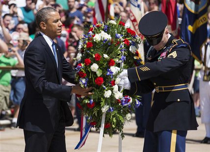 U.S. President Barack Obama places a wreath at the Tomb of the Unknowns at Arlington National Cemetery in Virginia May 26, 2014. REUTERS/Jos U.S. President Barack Obama places a wreath at the Tomb of the Unknowns at Arlington National Cemetery in Virginia May 26, 2014. REUTERS/Jos