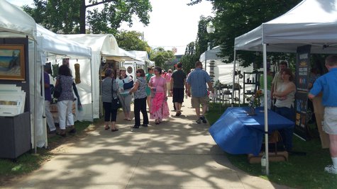 There were well over 100 artists in the park. There were well over 100 artists in the park.