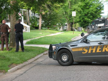 Scene of Rhinelander standoff 6/24/14. Photo: WXPR Radio
Scene of Rhinelander standoff 6/24/14. Photo: WXPR Radio