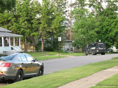 Oneida County Special Response Unit in action during armed standoff. Photo: WXPR Radio
Oneida County Special Response Unit in action during armed standoff. Photo: WXPR Radio