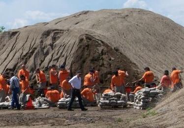 State Prison Inmates Assisting With Canton Clean Up. (doj.sd.gov) State Prison Inmates Assisting With Canton Clean Up. (doj.sd.gov)