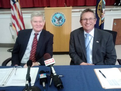Sen, Tim Johnson and SF VA Dir, Darwin Goodspeed
KELO AM photo by Mark Brown Sen, Tim Johnson and SF VA Dir, Darwin Goodspeed
KELO AM photo by Mark Brown