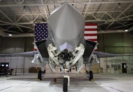 A F-35 Lightning II Joint Strike Fighter is seen at the Naval Air Station (NAS) Patuxent River, Maryland January 20, 2012.
CREDIT: REUTERS/YURI GRIPAS A F-35 Lightning II Joint Strike Fighter is seen at the Naval Air Station (NAS) Patuxent River, Maryland January 20, 2012.
CREDIT: REUTERS/YURI GRIPAS