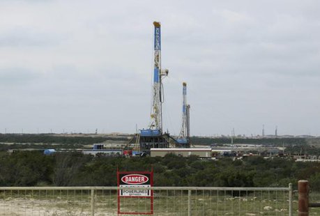 Rigs contracted by Apache Corp drill for crude oil locked tight in shale in west Texas' Permian Basin near the town of Mertzon, Texas in this October 29, 2013, file photo.
CREDIT: REUTERS/TERRY WADE/FILES Rigs contracted by Apache Corp drill for crude oil locked tight in shale in west Texas' Permian Basin near the town of Mertzon, Texas in this October 29, 2013, file photo.
CREDIT: REUTERS/TERRY WADE/FILES