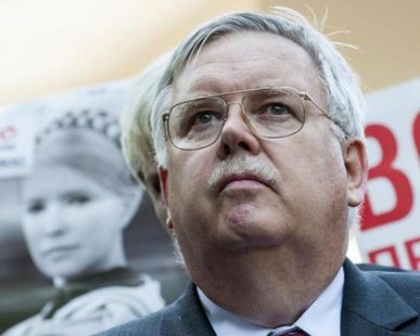 John Tefft meets the media after visiting jailed Ukrainian opposition leader Yulia Tymoshenko at a hospital in Kharkiv May 14, 2012. Reuters/Dmitry Neymryok John Tefft meets the media after visiting jailed Ukrainian opposition leader Yulia Tymoshenko at a hospital in Kharkiv May 14, 2012. Reuters/Dmitry Neymryok