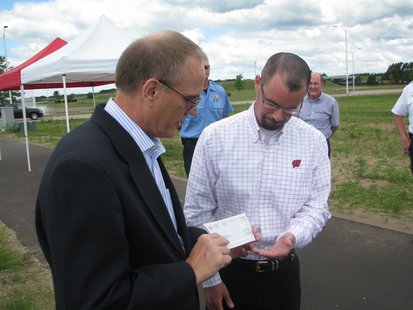Kevin Soucie from Canadian National Railroad presents a $25,000 check to Stevens Point Mayor Andrew Halverson
Kevin Soucie from Canadian National Railroad presents a $25,000 check to Stevens Point Mayor Andrew Halverson