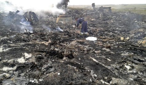 An Emergencies Ministry member works at the site of a Malaysia Airlines Boeing 777 plane crash in the settlement of Grabovo in the Donetsk region on July 17, 2014. REUTERS/Maxim Zmeyev An Emergencies Ministry member works at the site of a Malaysia Airlines Boeing 777 plane crash in the settlement of Grabovo in the Donetsk region on July 17, 2014. REUTERS/Maxim Zmeyev