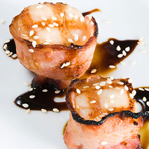 Bacon-wrapped scallops with soy sauce drizzle