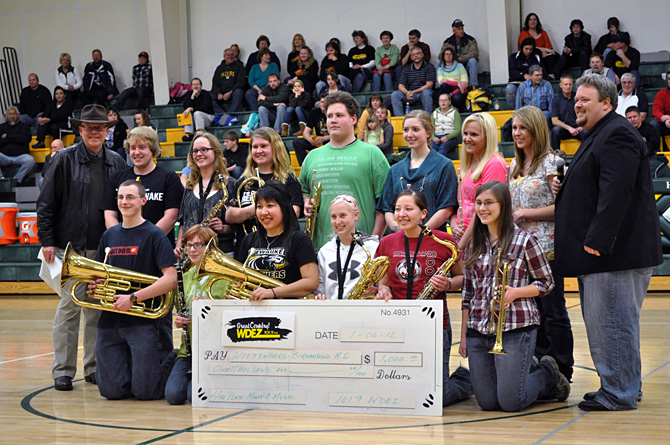 Wittenberg Birnamwood Music Department with Check from WDEZ