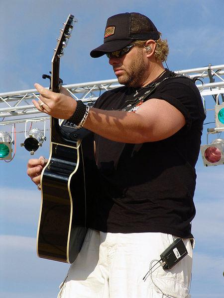 toby keith country songs singer guitar concert american he singers song wikipedia covel playing does solo album birthday cowboy talent