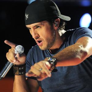 luke bryan has released his new video for his hot